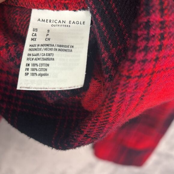 American Eagle Buffalo Red Black Plaid Soft Boyfriend Fit Button Up Size Small - Picture 7 of 9